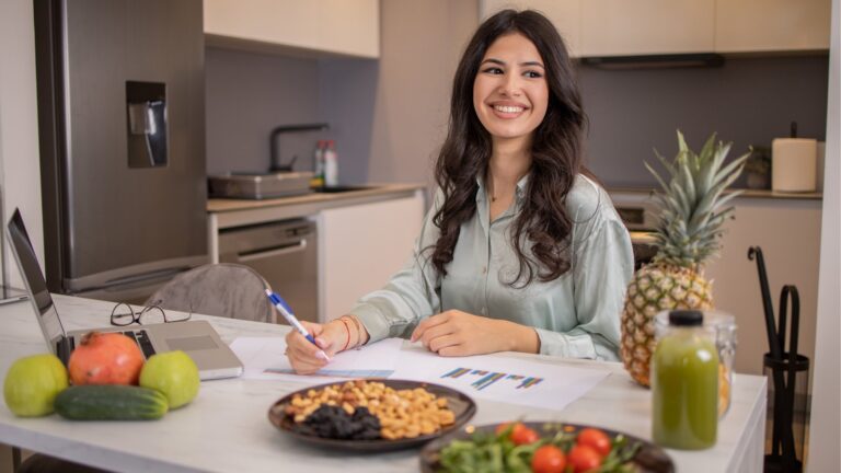 how to become a functional nutritionist: one of the fastest growing nutrition career fields blog post